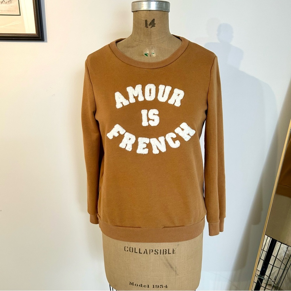 “Amour Is French” Caramel Brown Sweatshirt Sz SM